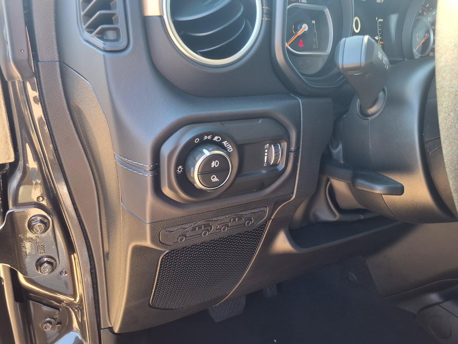 New 2026 Jeep Gladiator Sport AWD/4WD image 11