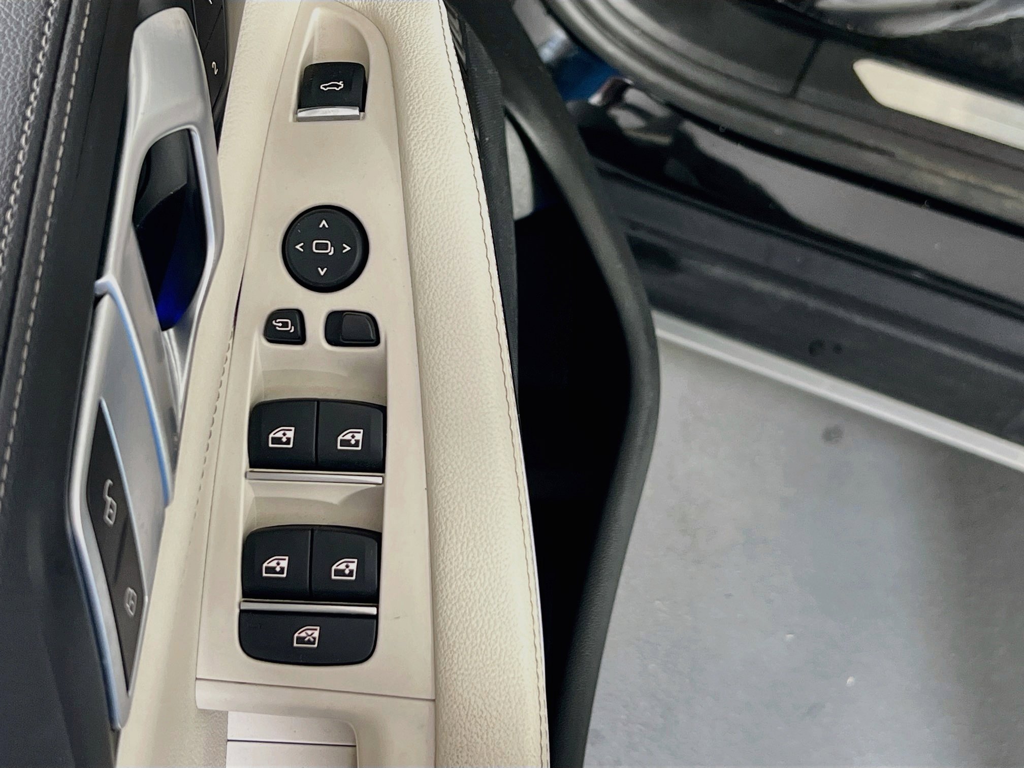 Used 2020 BMW X5 xDrive40i w/ Convenience Package AWD/4WD image 18
