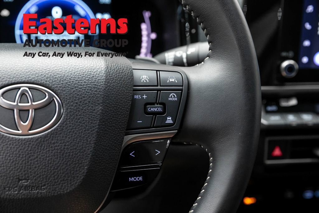 Used 2025 Toyota Camry SE FWD image 15