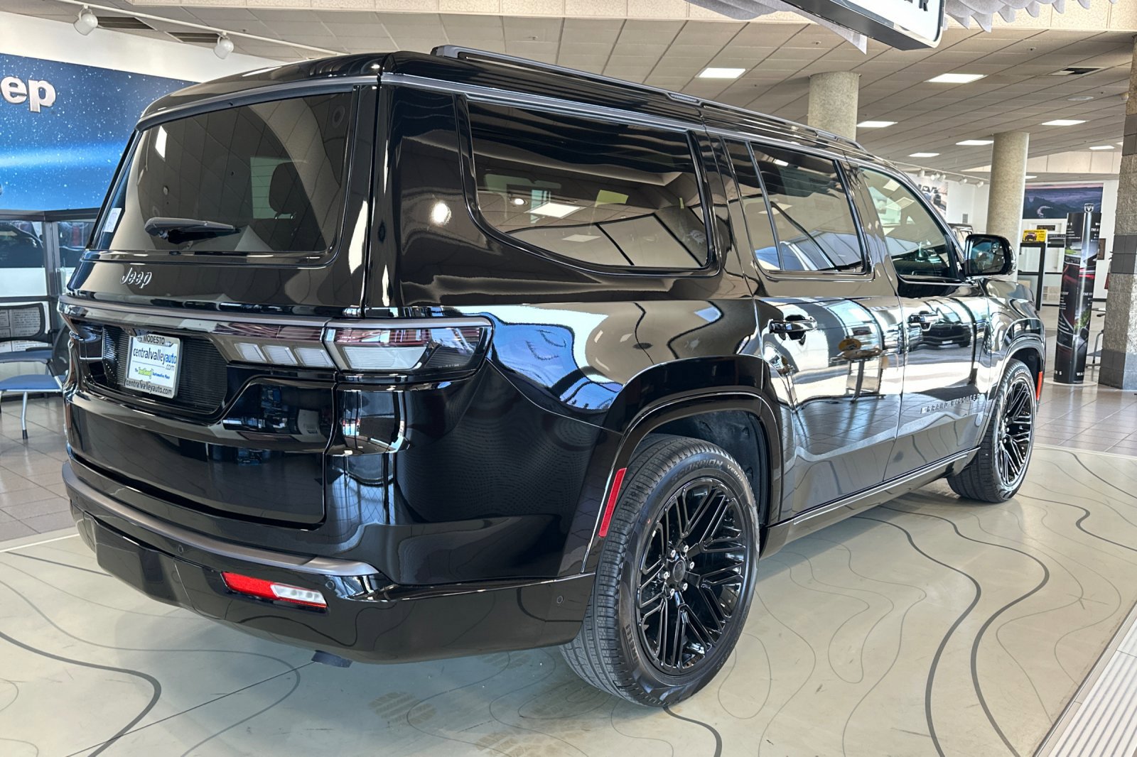 New 2026 Jeep Grand Wagoneer Limited AWD/4WD image 4