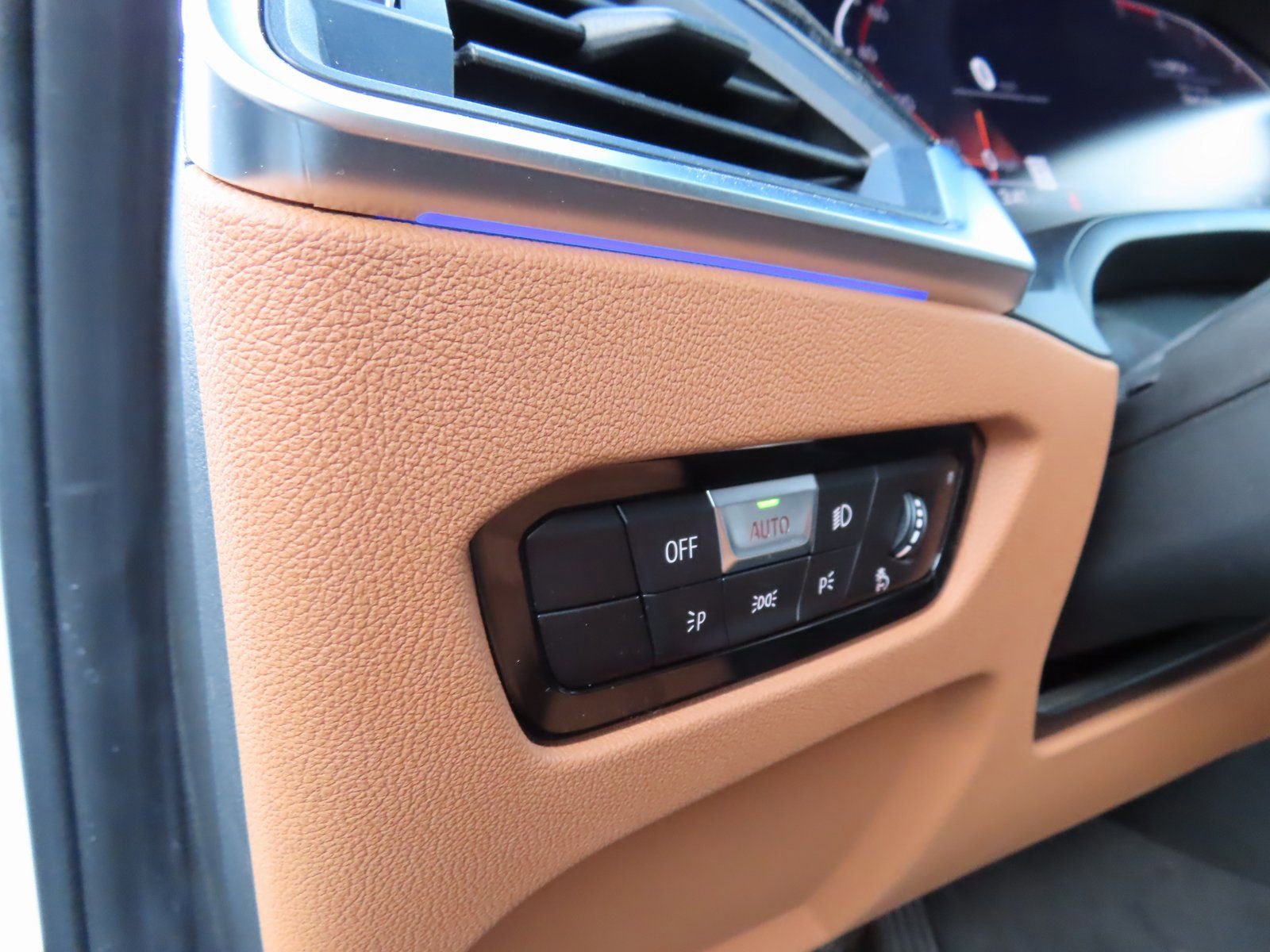 Used 2022 BMW 330i xDrive Sedan w/ Driving Assistance Package image 14