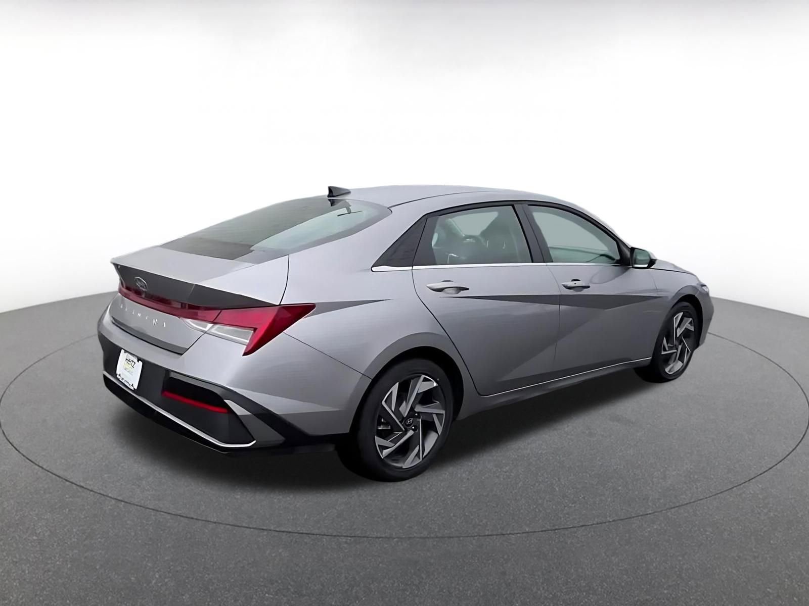 Used 2025 Hyundai Elantra SEL image 13