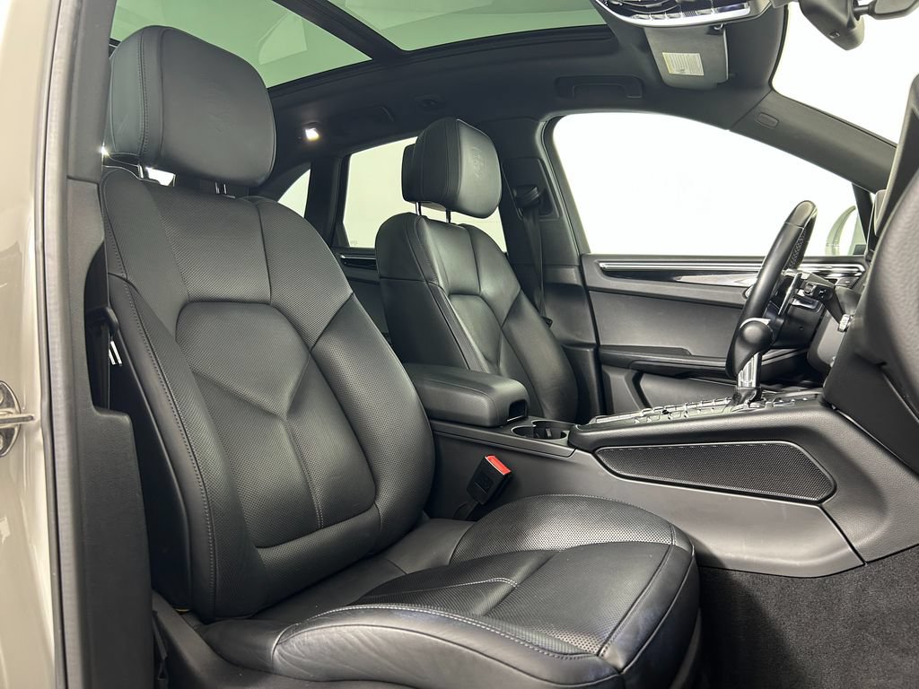Certified 2019 Porsche Macan AWD/4WD image 23