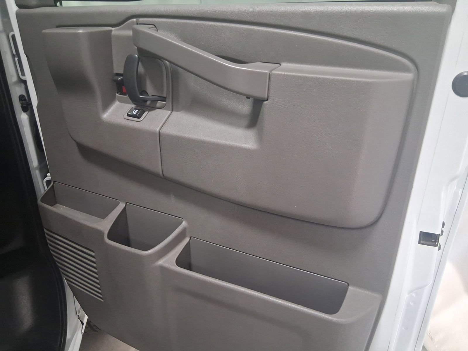 Used 2020 Chevrolet Express 2500 Extended w/ Driver Convenience Package image 17