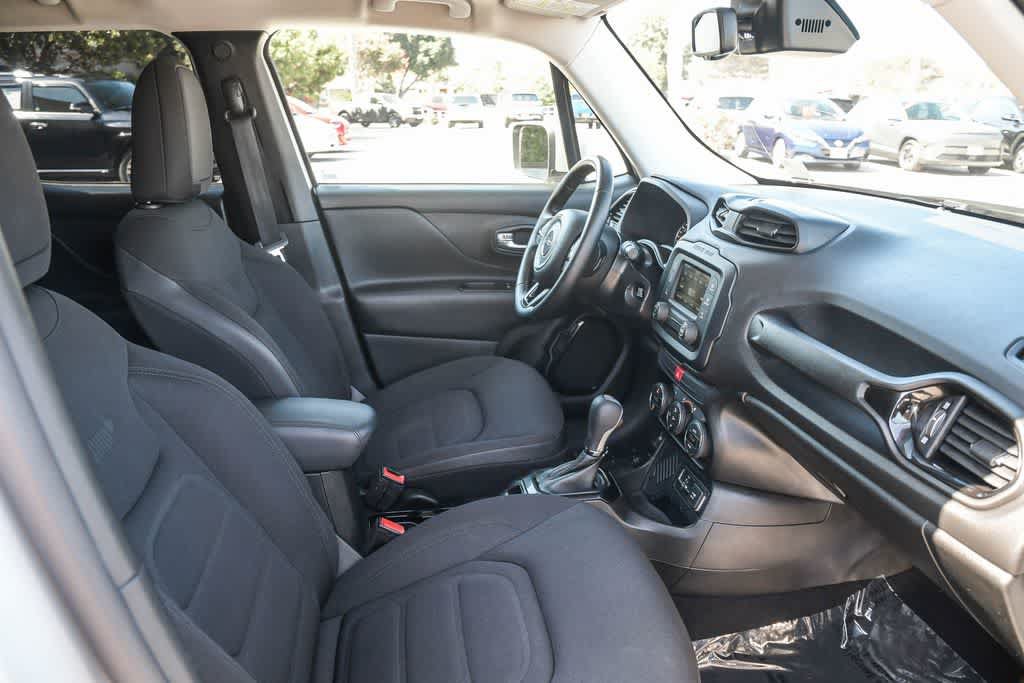 Used 2017 Jeep Renegade Altitude FWD image 15