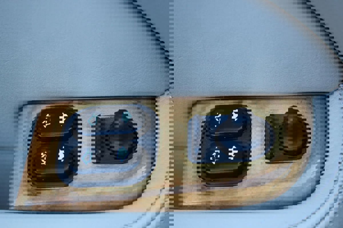 Used 2000 Jaguar XK8 Convertible image 12