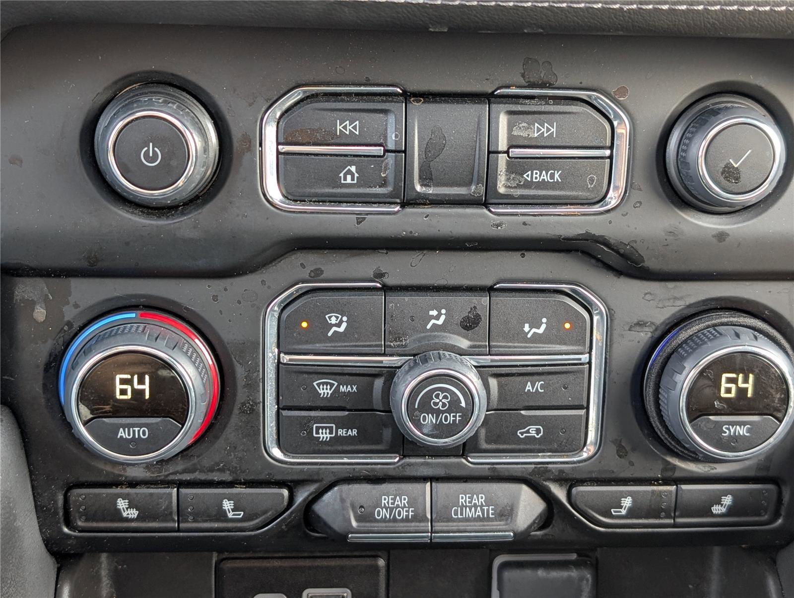 Used 2024 Chevrolet Suburban Z71 AWD/4WD image 30