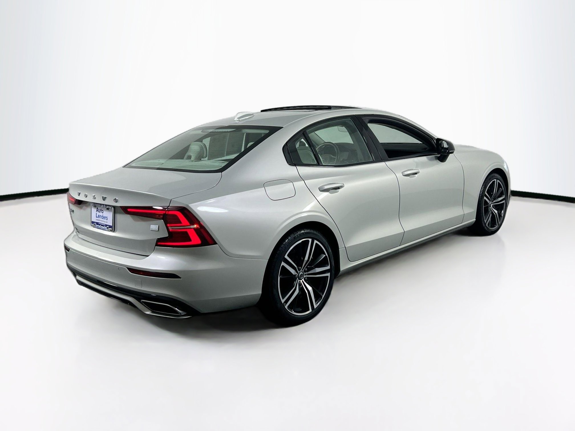 Used 2022 Volvo S60 T8 R-Design Expression w/ Premium Package AWD/4WD image 5