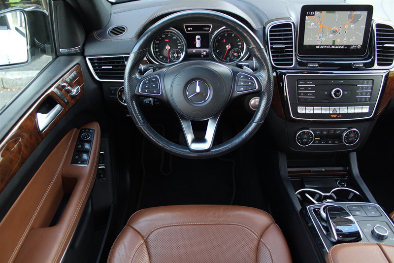Used 2018 Mercedes-Benz GLS 550 4MATIC image 2