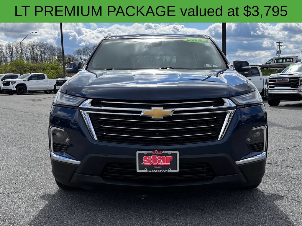 Used 2023 Chevrolet Traverse LT w/ LT Premium Package AWD/4WD image 3