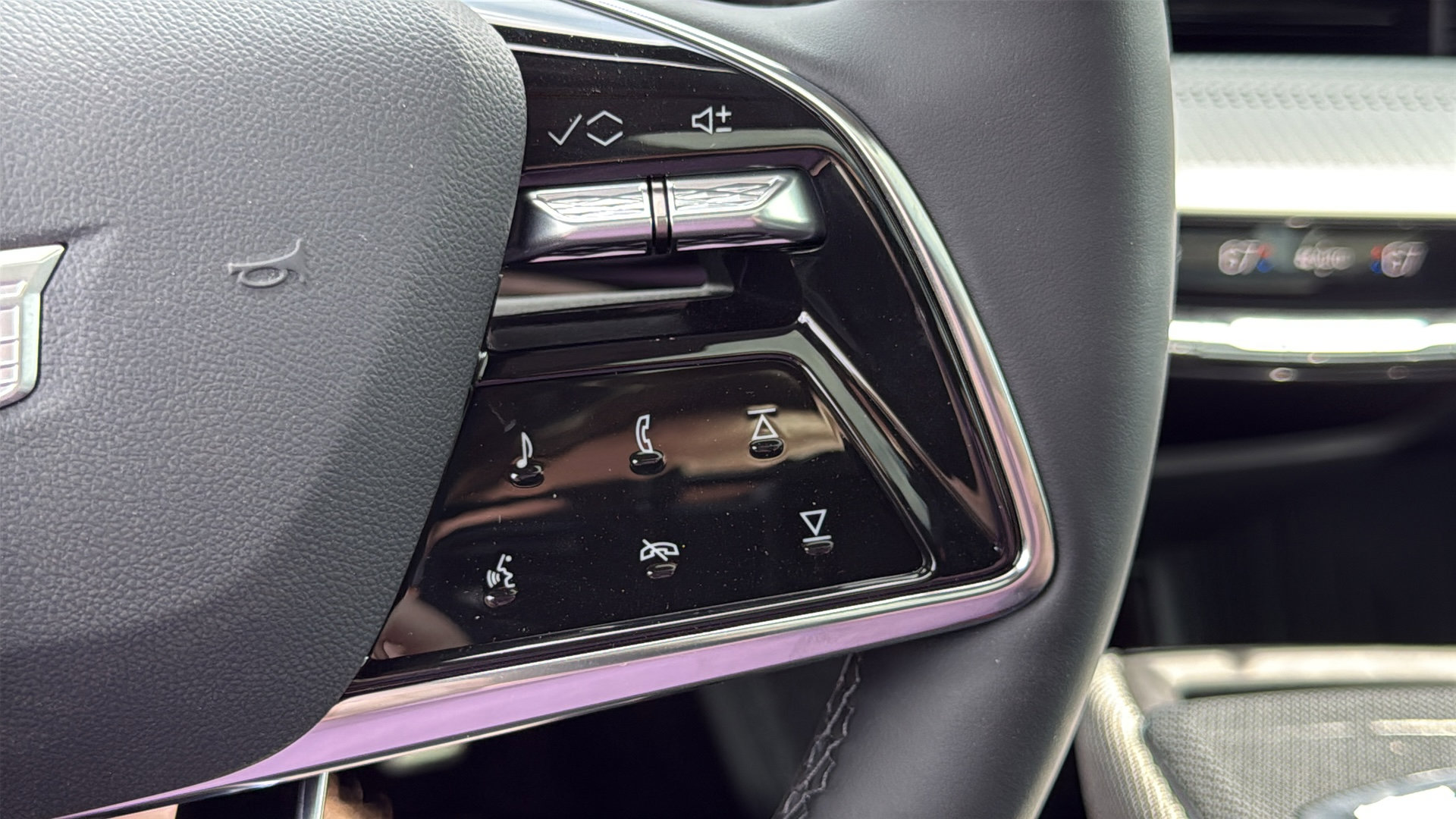 New 2026 Cadillac Optiq Sport 2 w/ LPO, Floor Liner Package AWD/4WD image 16