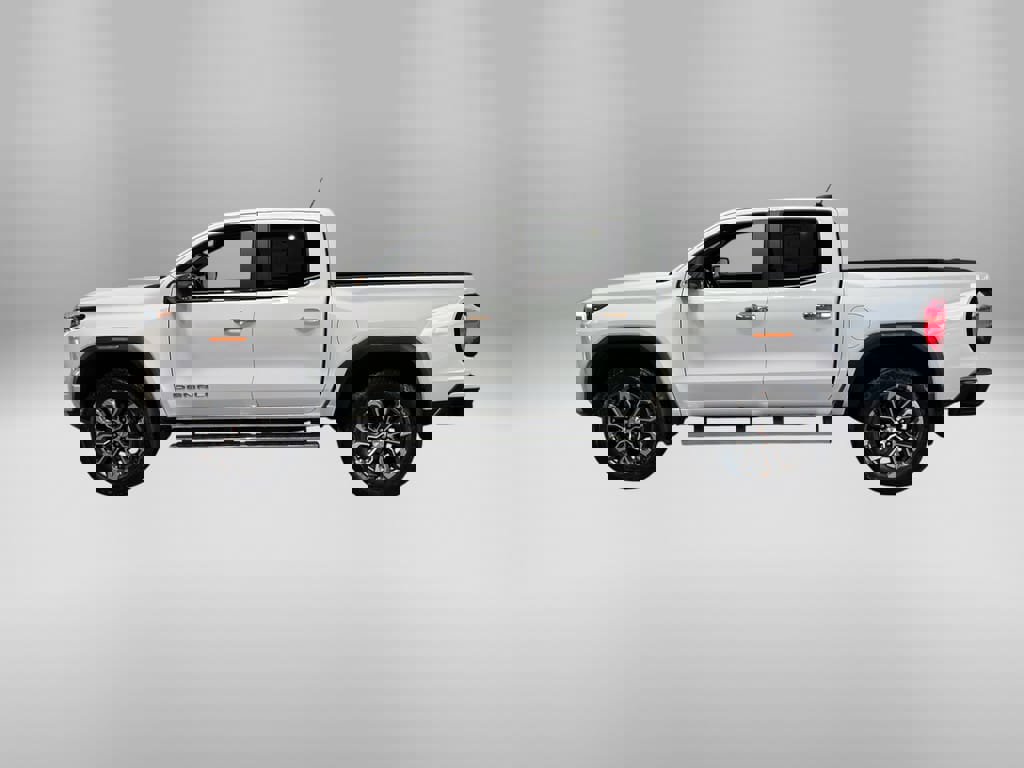 Used 2024 GMC Canyon Denali image 3