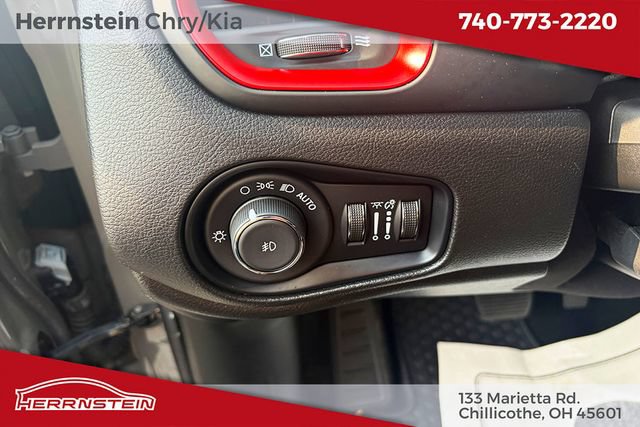Used 2022 Jeep Renegade Trailhawk AWD/4WD image 17