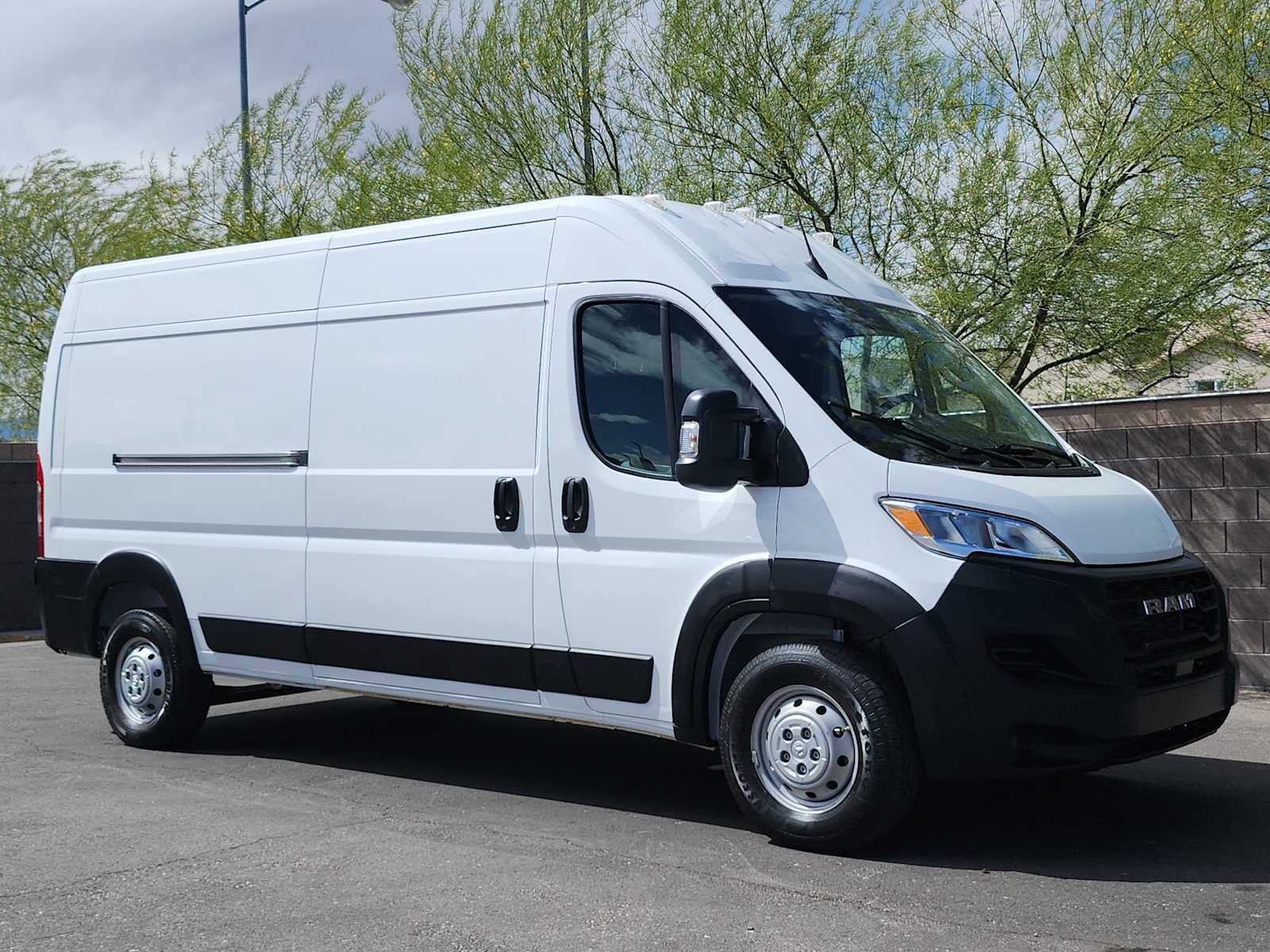 Used 2023 RAM ProMaster 3500 FWD image 2