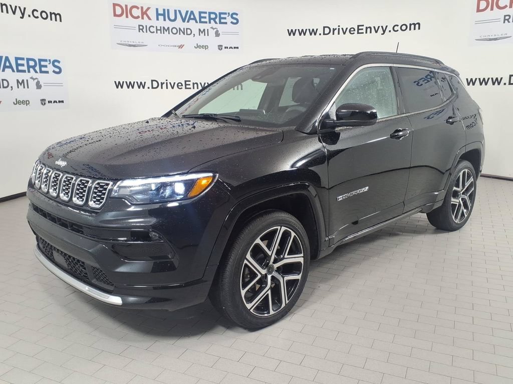 Used 2025 Jeep Compass Limited w/ Elite Group AWD/4WD image 1