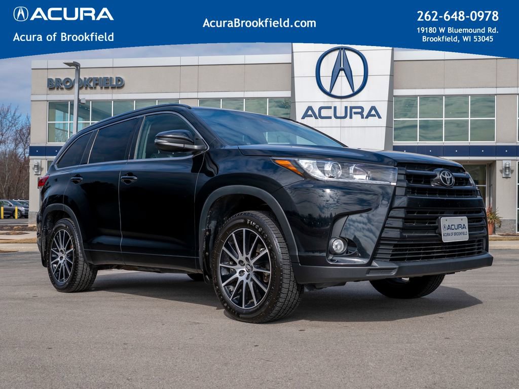 Used 2017 Toyota Highlander SE image 1