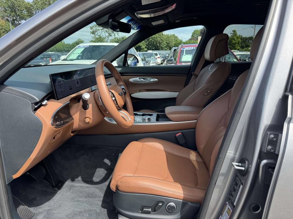 Certified 2026 Genesis GV70 2.5T Advanced AWD/4WD image 16
