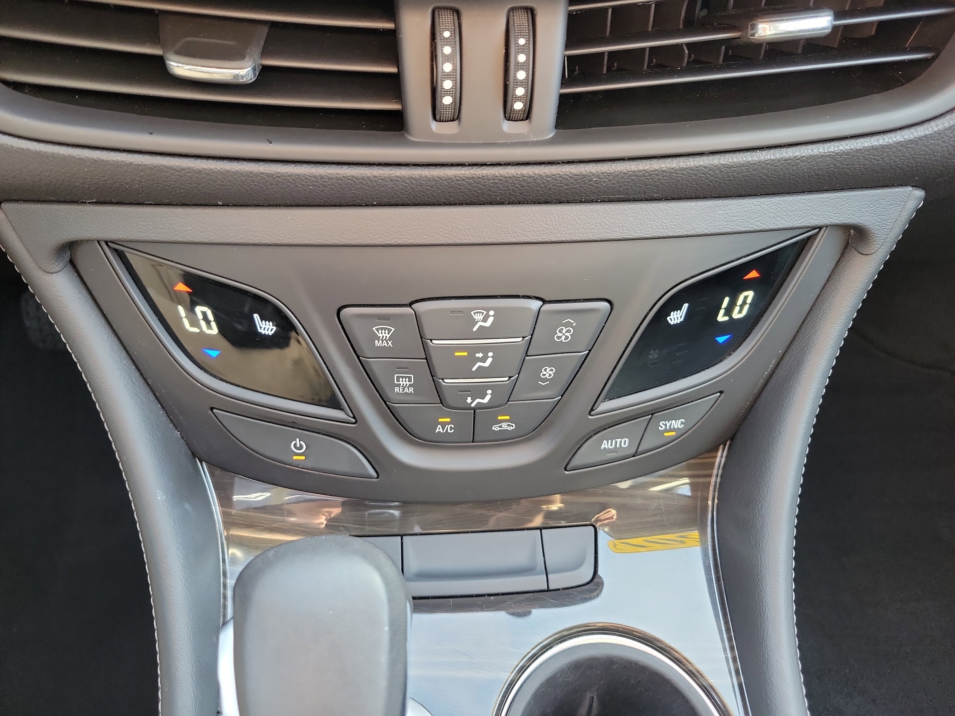 Used 2019 Buick Envision Essence image 34