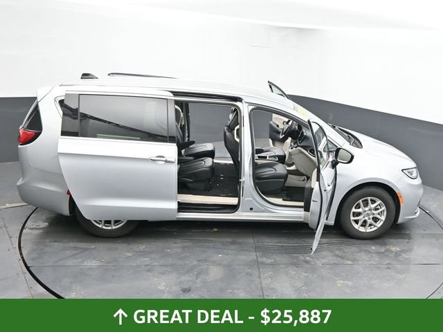 Used 2024 Chrysler Pacifica Touring-L image 69