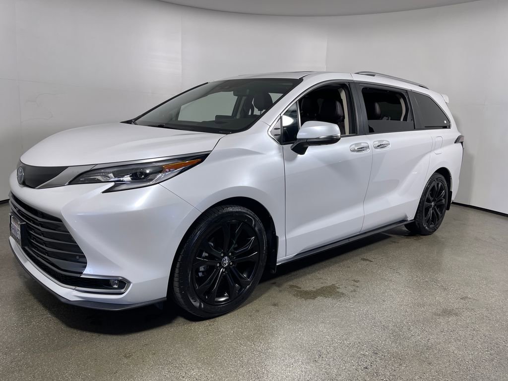 Certified 2023 Toyota Sienna Platinum image 7