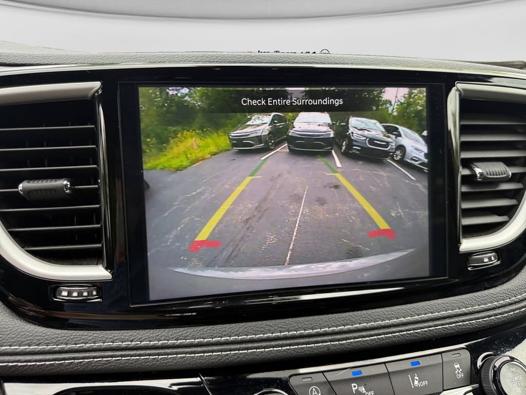 Used 2025 Chrysler Pacifica Select AWD/4WD image 25