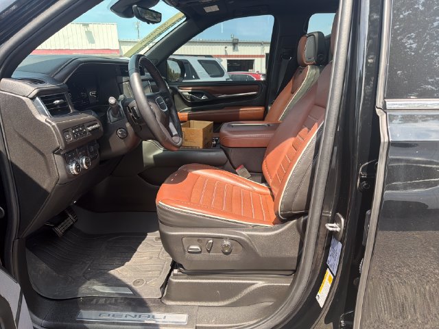 Used 2024 GMC Yukon XL Denali Ultimate AWD/4WD image 14