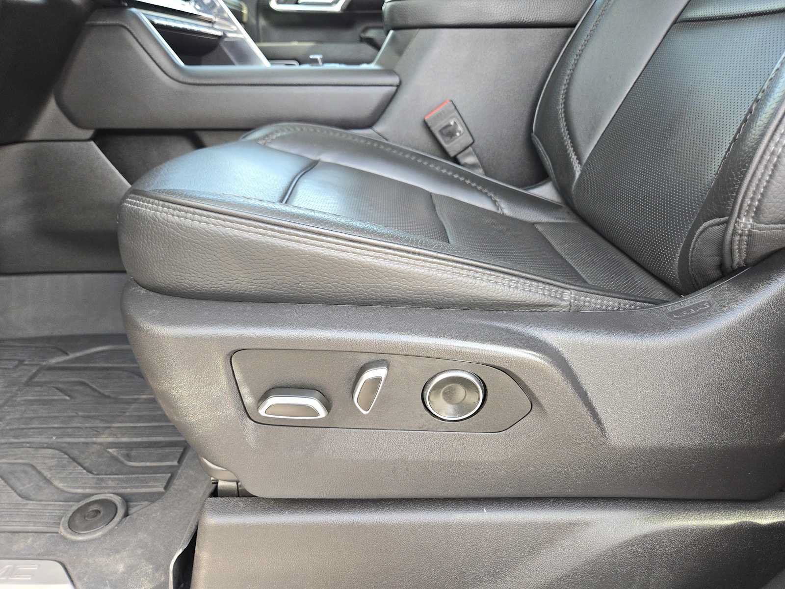 Certified 2025 GMC Sierra 3500 Denali w/ Denali Reserve Package AWD/4WD image 24