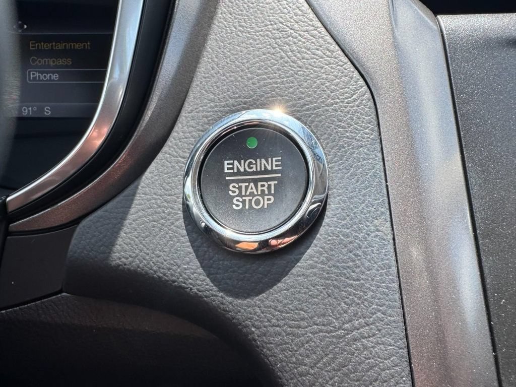 Used 2020 Ford Fusion SE FWD image 20