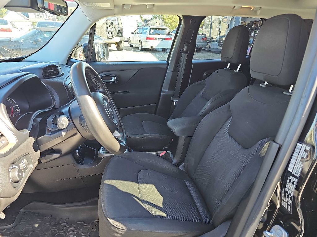 Used 2017 Jeep Renegade Latitude image 10