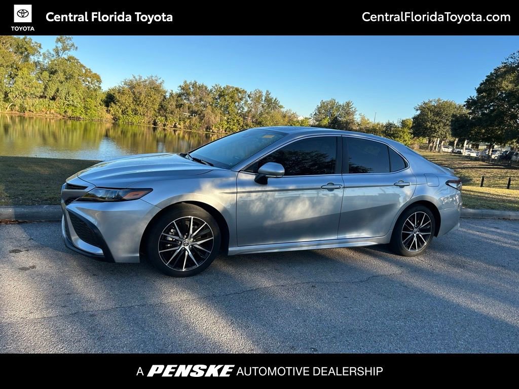 Certified 2024 Toyota Camry SE image 1