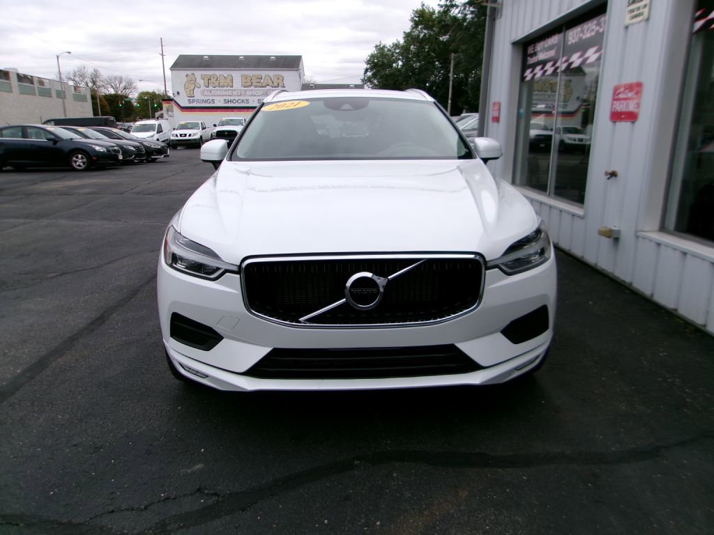 Used 2021 Volvo XC60 T5 Momentum w/ Premium Package image 2