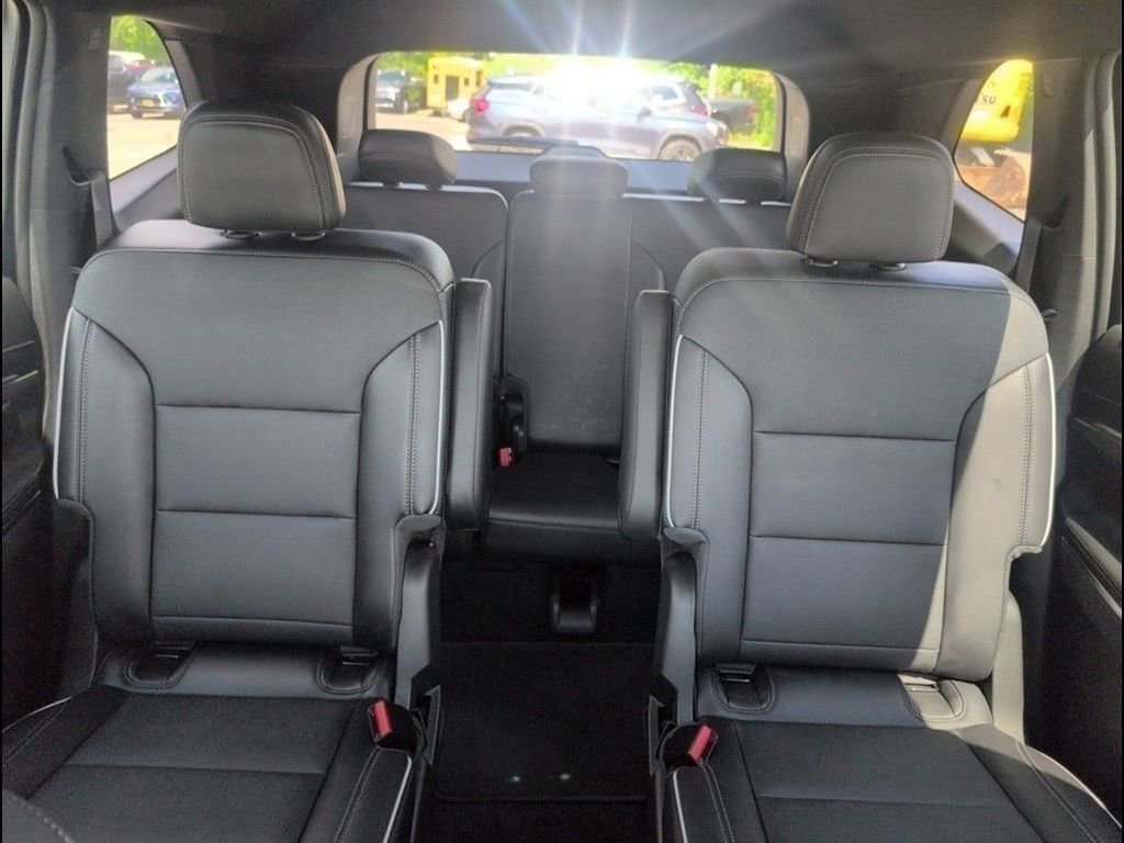 Used 2025 Buick Enclave Preferred w/ Power Package image 33