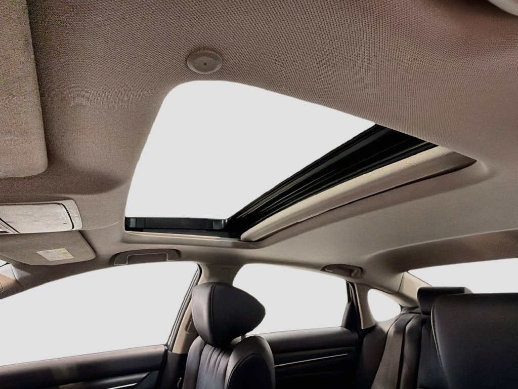 Used 2018 Honda Accord Touring image 21