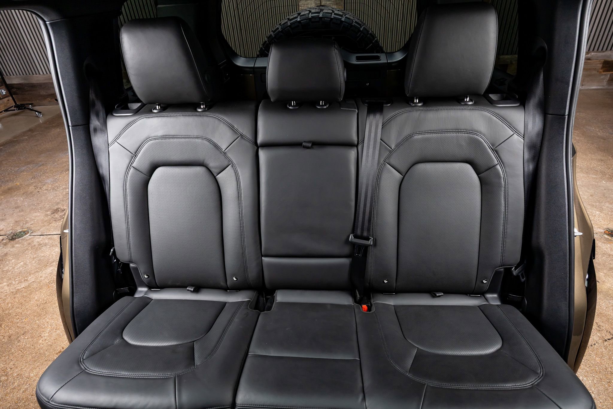 Used 2025 Land Rover Defender 110 X-Dynamic SE image 33