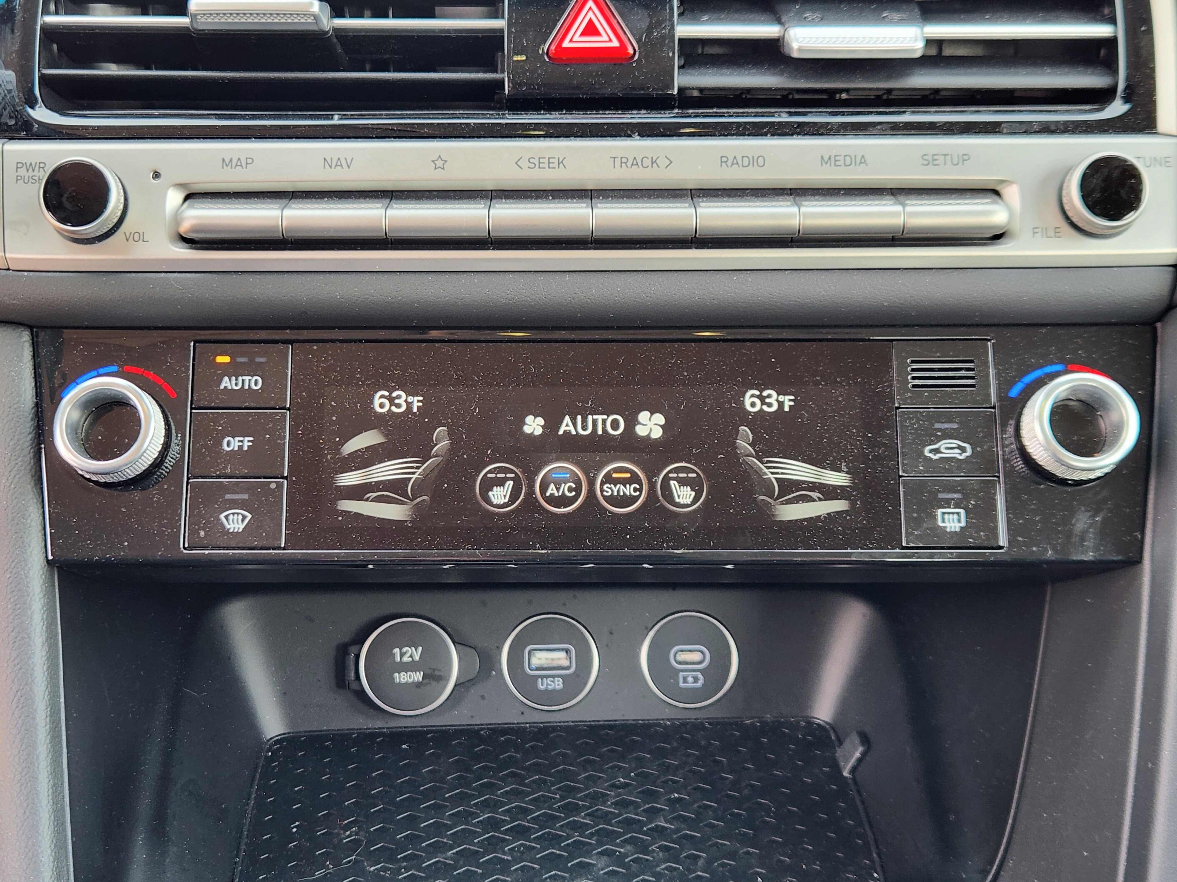 Used 2025 Genesis G70 2.5T RWD image 21