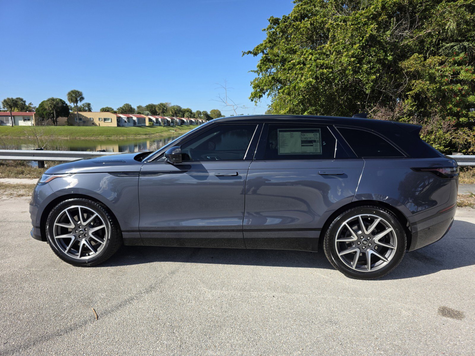 New 2026 Land Rover Range Rover Velar Dynamic SE image 7