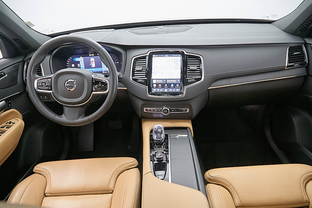 Certified 2024 Volvo XC90 T8 Ultimate AWD/4WD image 30