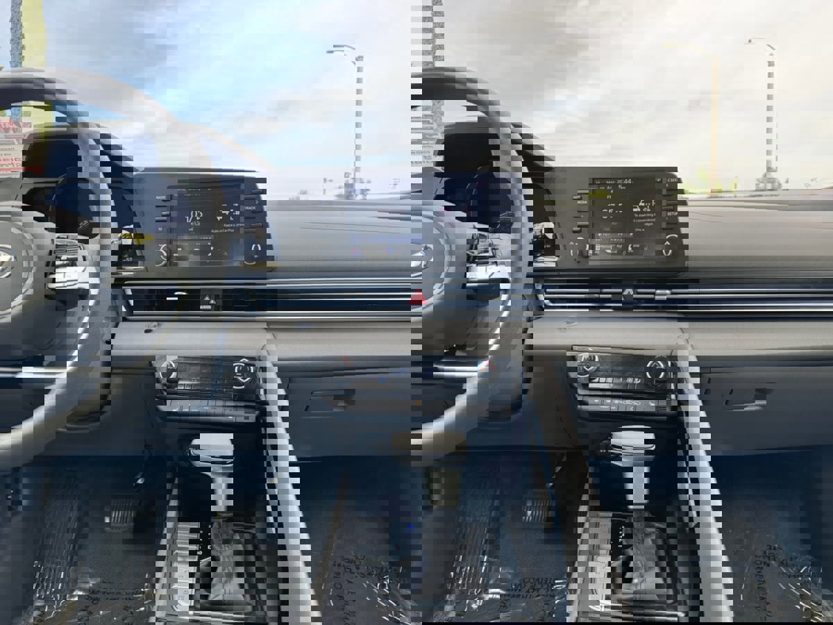 Used 2023 Hyundai Elantra Blue FWD image 15