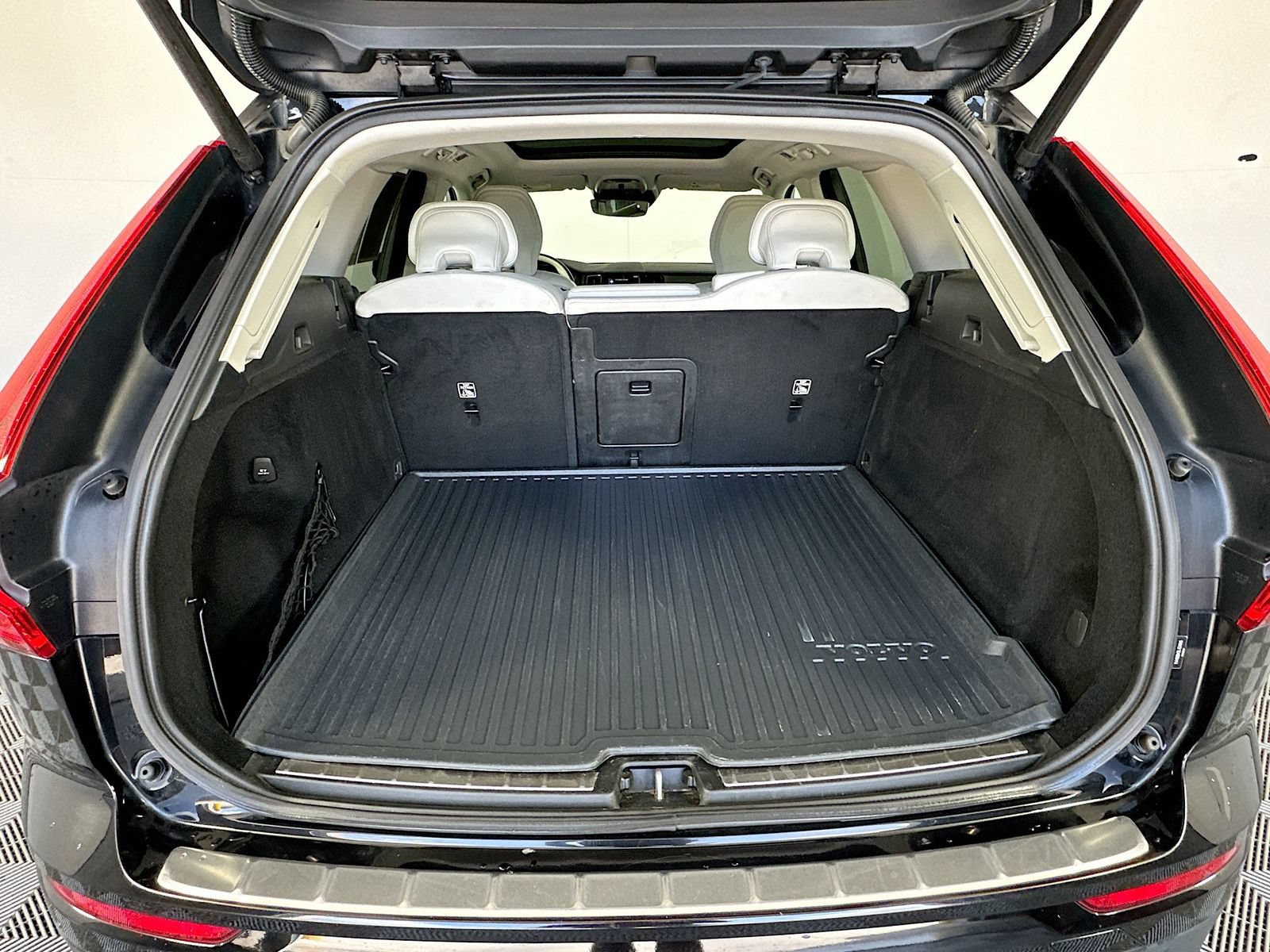 Used 2020 Volvo XC60 T5 Momentum FWD image 24