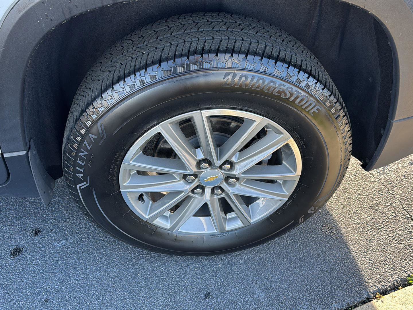 Used 2023 Chevrolet Traverse LT image 31