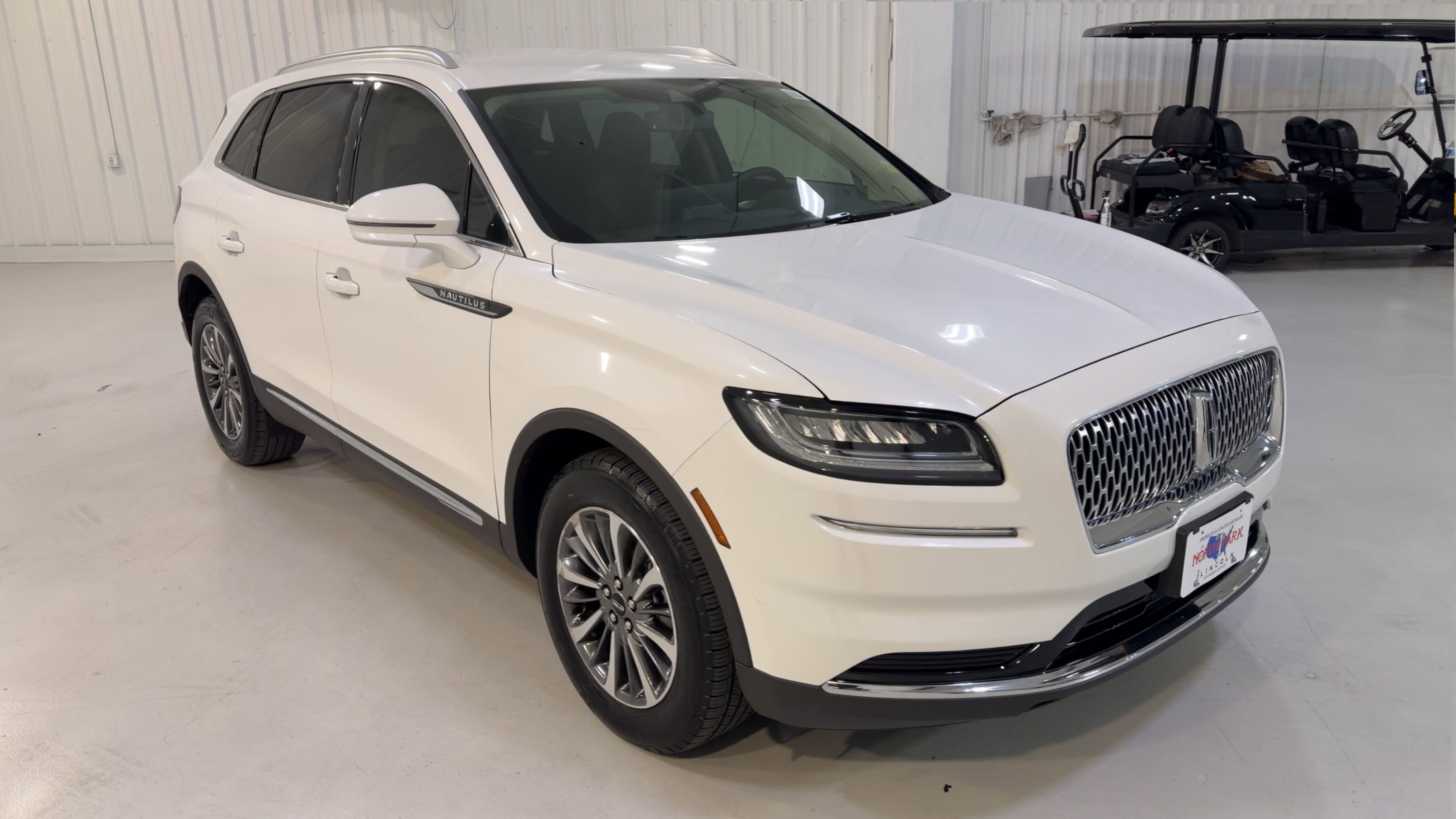 Used 2023 Lincoln Nautilus FWD w/ Premium Package image 3