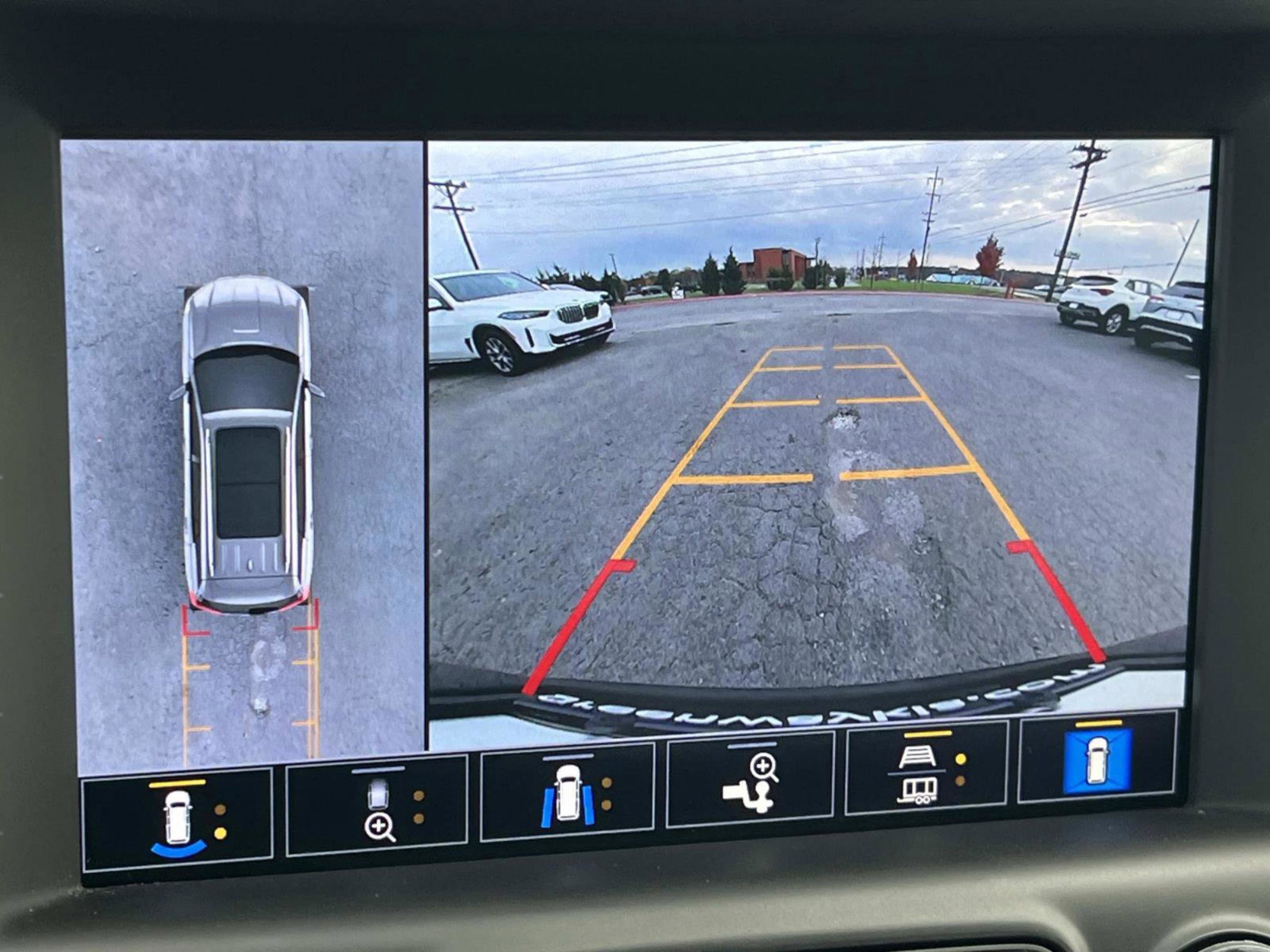 Used 2023 GMC Terrain SLT w/ Infotainment Package II image 43