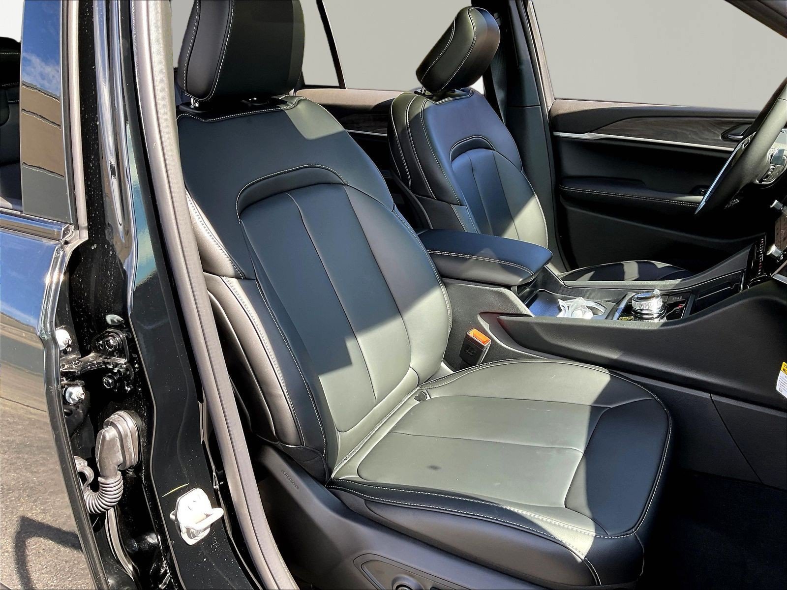 New 2027 Jeep Grand Cherokee Limited AWD/4WD image 18