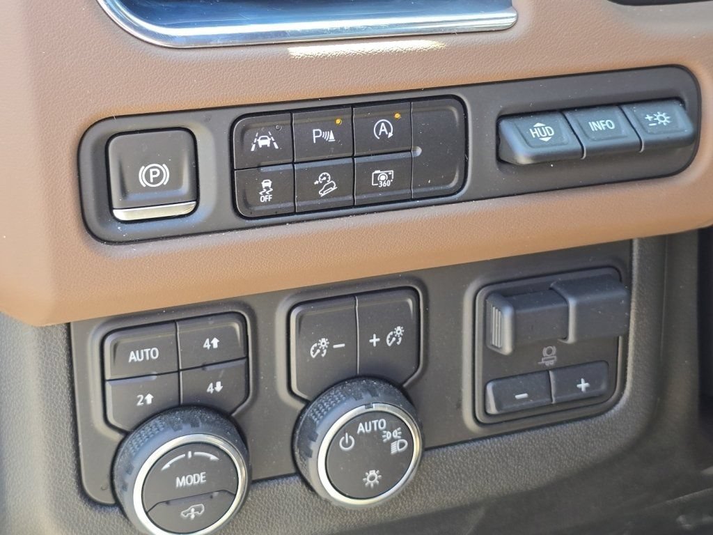 Used 2024 Chevrolet Tahoe High Country AWD/4WD image 11