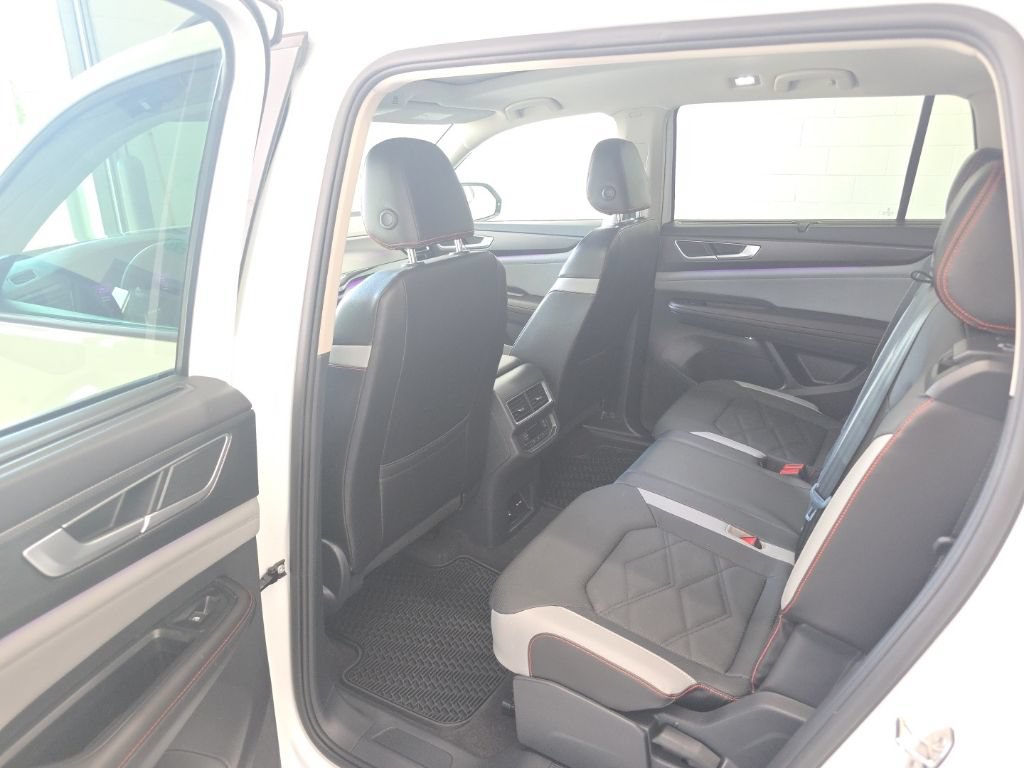 Certified 2024 Volkswagen Atlas Peak Edition SE AWD/4WD image 25