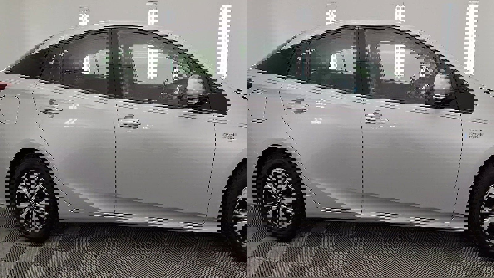 Used 2018 Toyota Prius Prime Advanced image 5