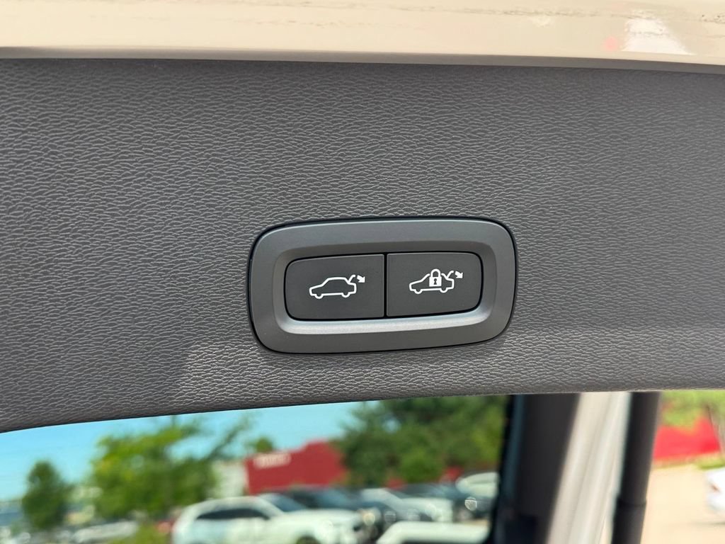 Certified 2023 Volvo C40 P8 Recharge Ultimate AWD/4WD image 6