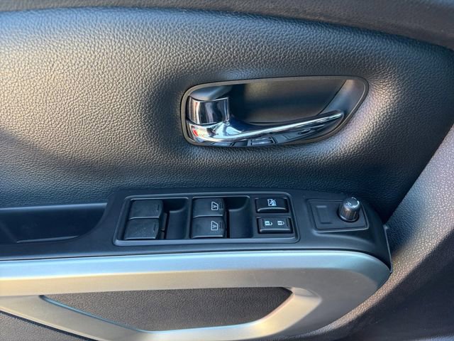 Used 2019 Nissan Titan SV w/ SV Convenience Package image 4