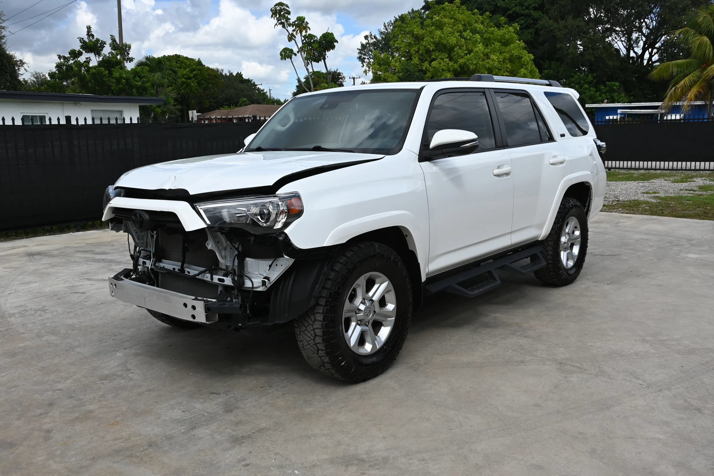 Used 2024 Toyota 4Runner SR5 Premium w/ Moonroof Package RWD image 2