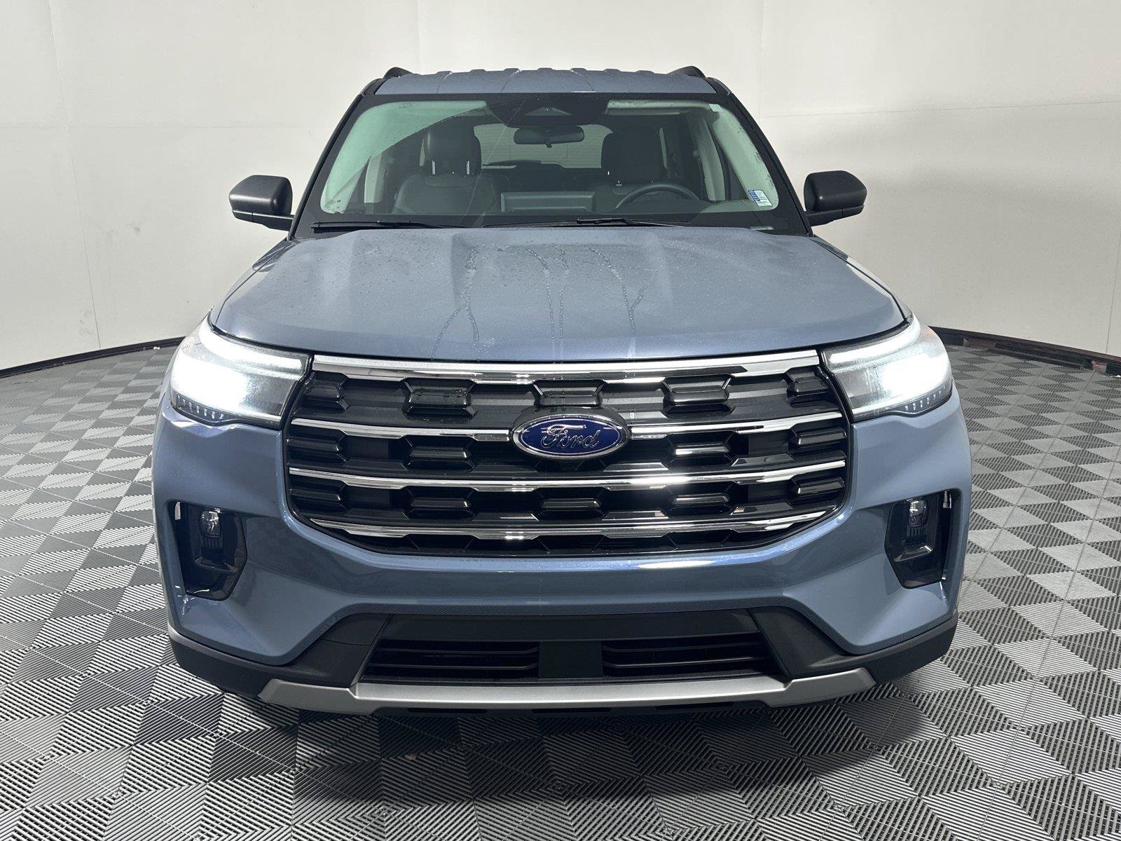 Used 2026 Ford Explorer Active w/ Active Comfort Package RWD image 2